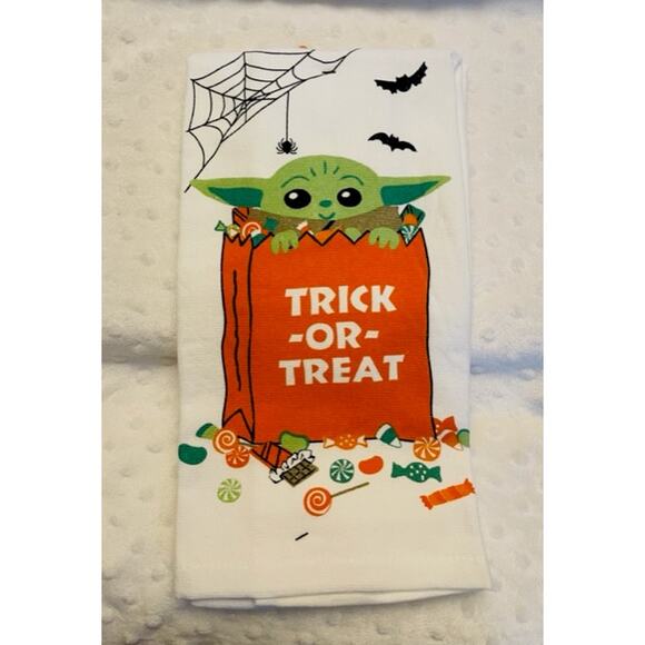 Star Wars Baby Yoda Trick or Treat Halloween Candy Bag (2) Pk Kitchen Towels - Picture 2 of 2